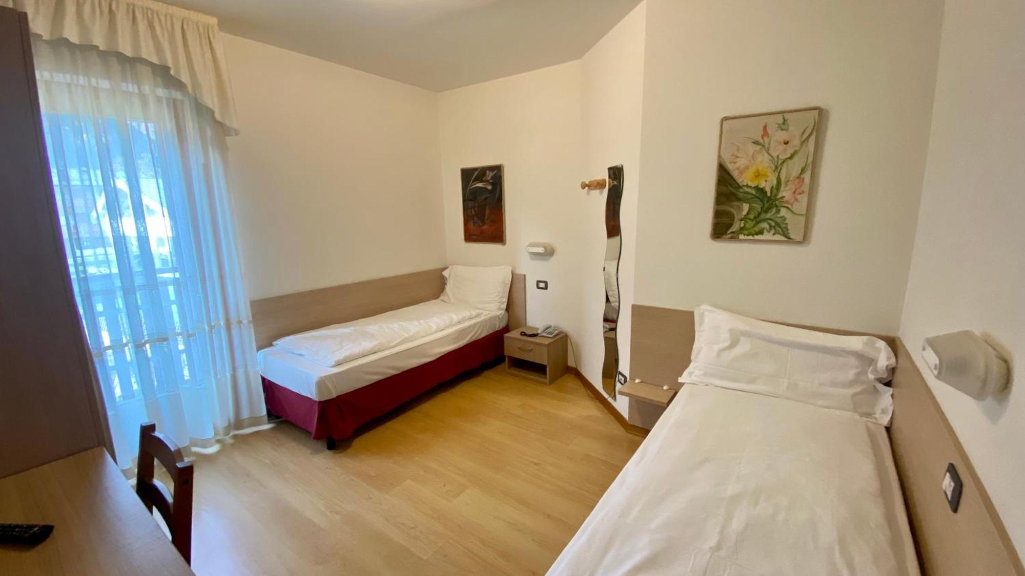 Casteluce Hotel Funivie Pinzolo Exterior foto