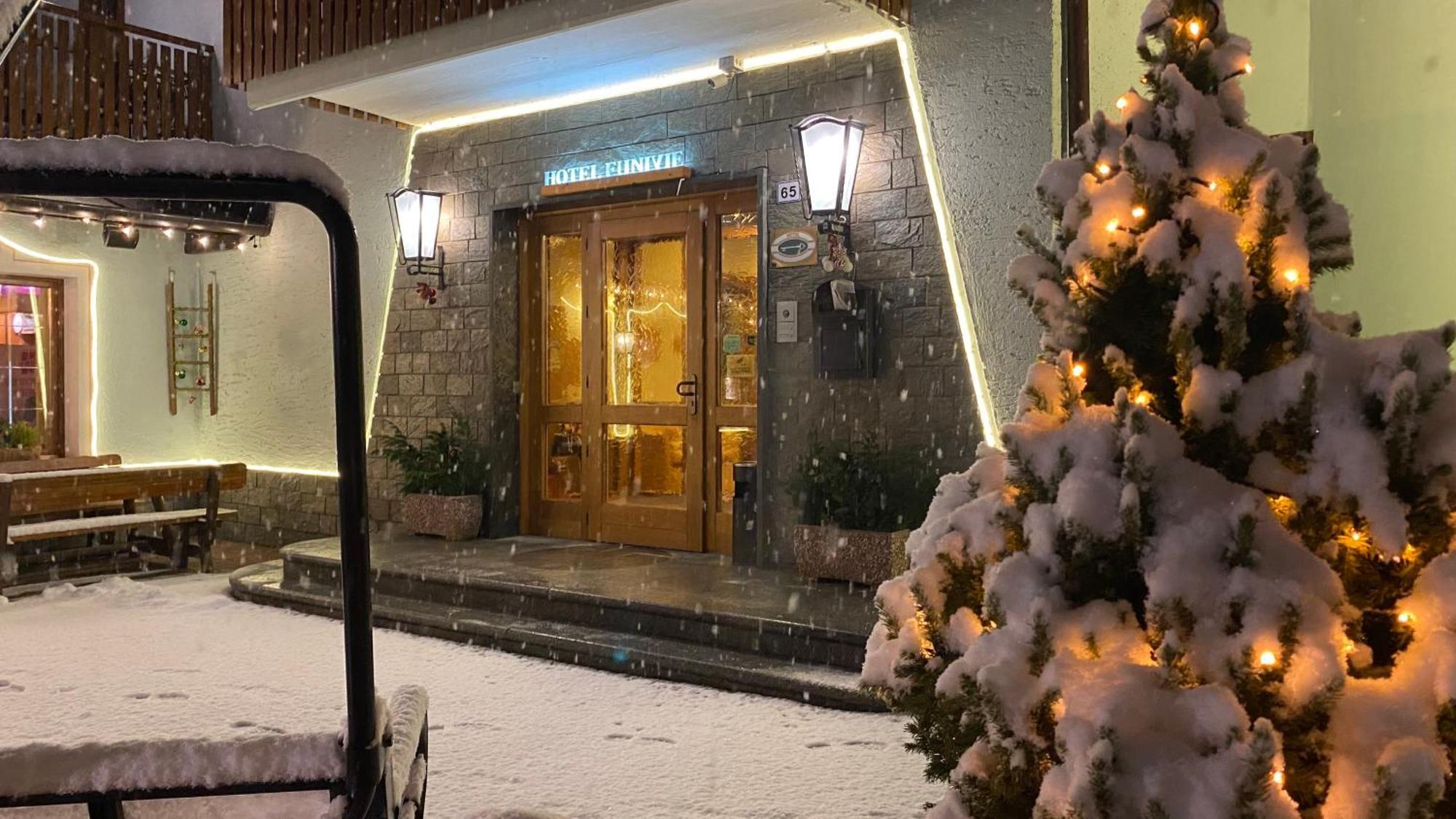 Casteluce Hotel Funivie Pinzolo Exterior foto