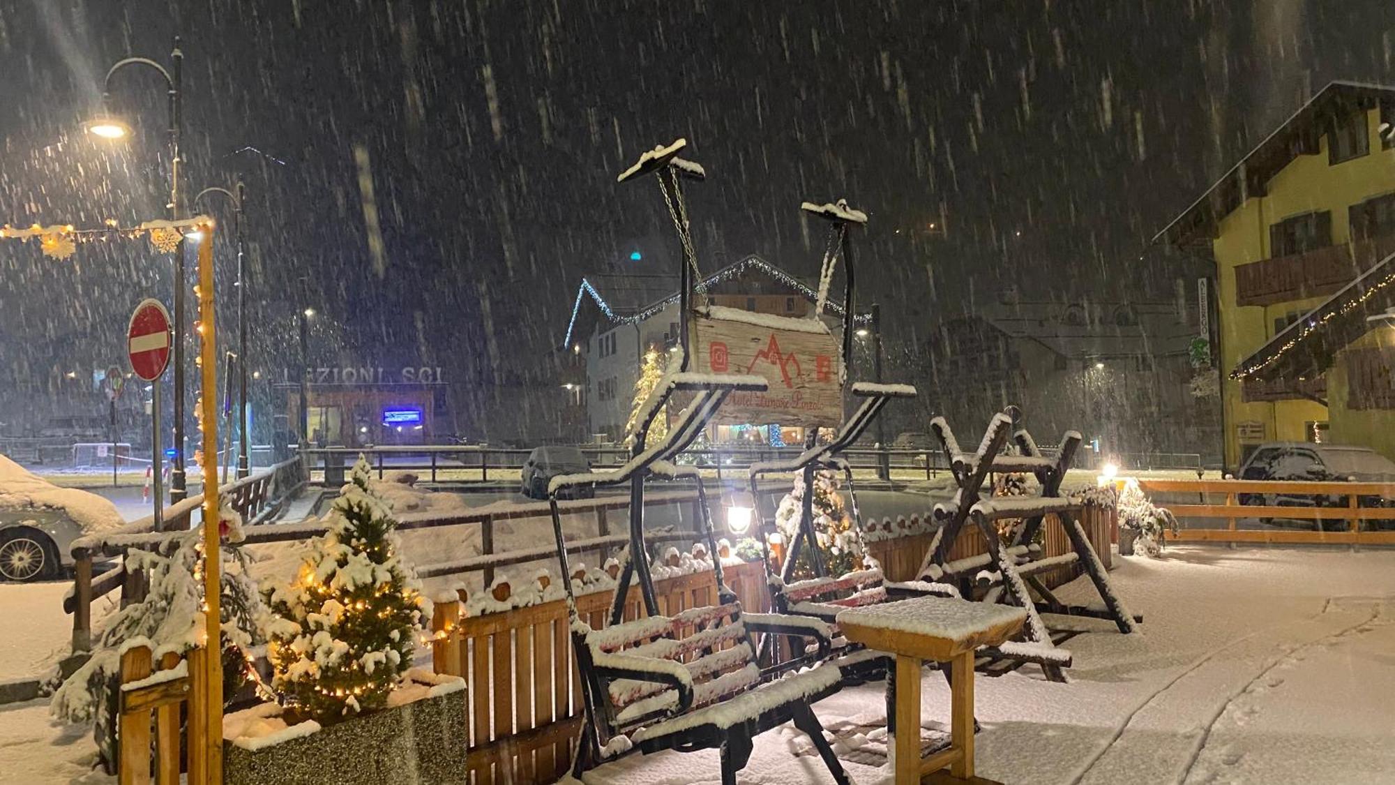 Casteluce Hotel Funivie Pinzolo Exterior foto