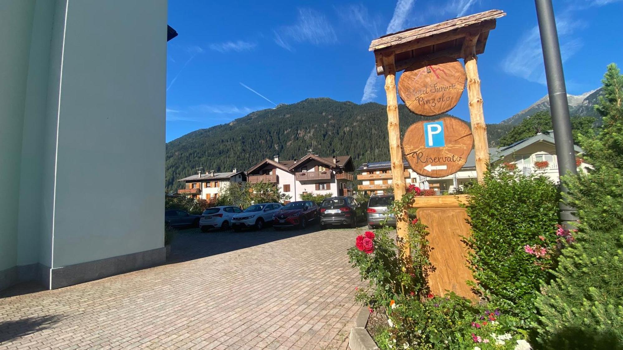 Casteluce Hotel Funivie Pinzolo Exterior foto