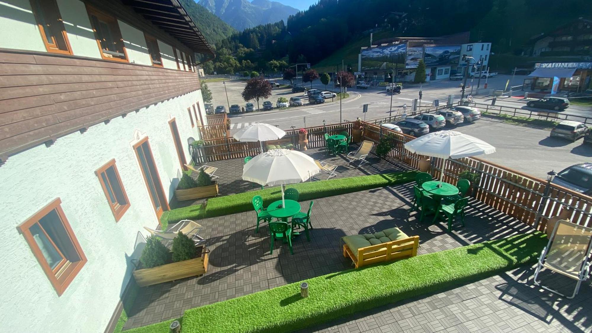 Casteluce Hotel Funivie Pinzolo Exterior foto
