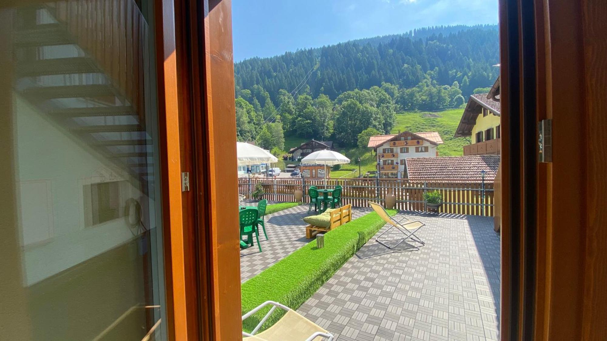 Casteluce Hotel Funivie Pinzolo Exterior foto