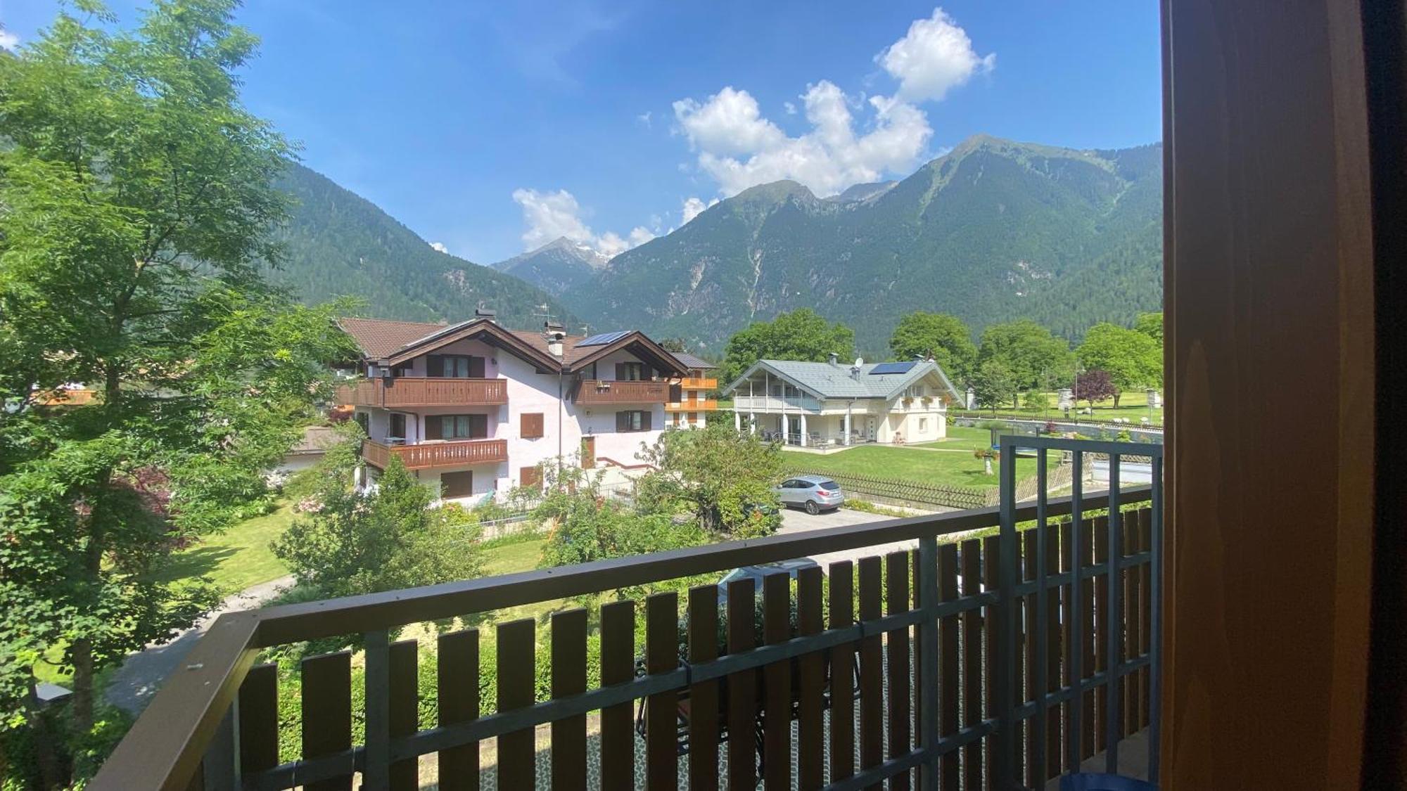 Casteluce Hotel Funivie Pinzolo Exterior foto