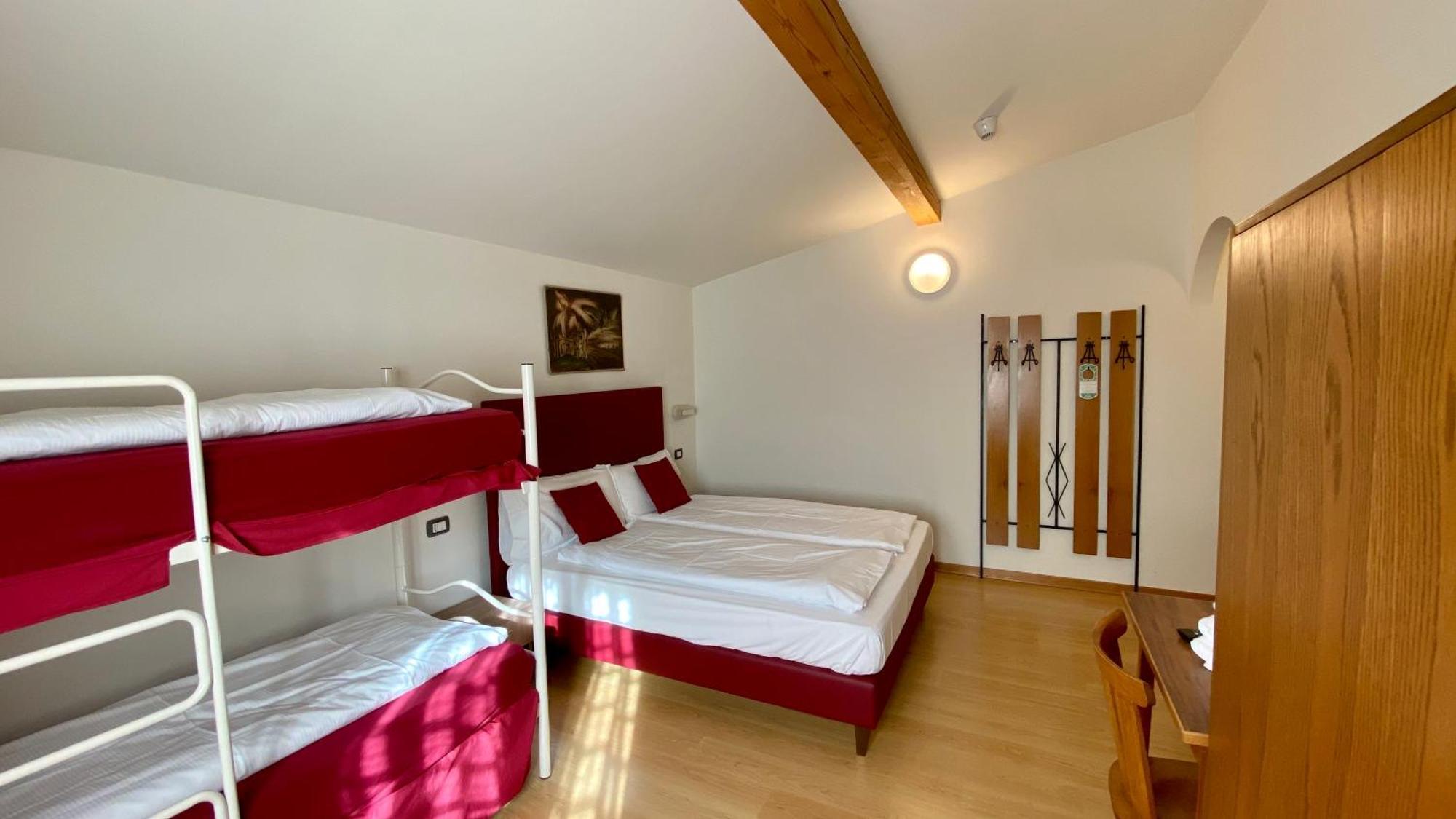 Casteluce Hotel Funivie Pinzolo Exterior foto
